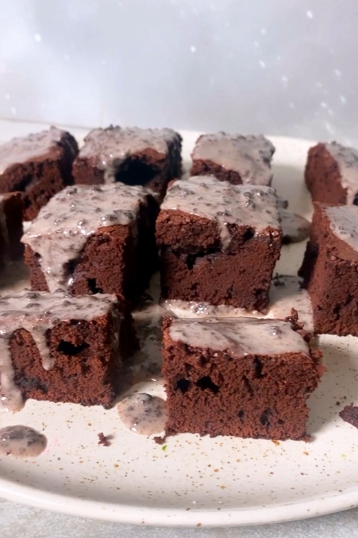 COOKIES AND CREAM HONEY PROTEIN BROWNIES
